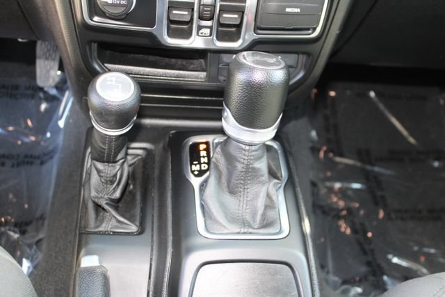 Used 2022 Jeep Wrangler Unlimited Sport AWD/4WD image 16