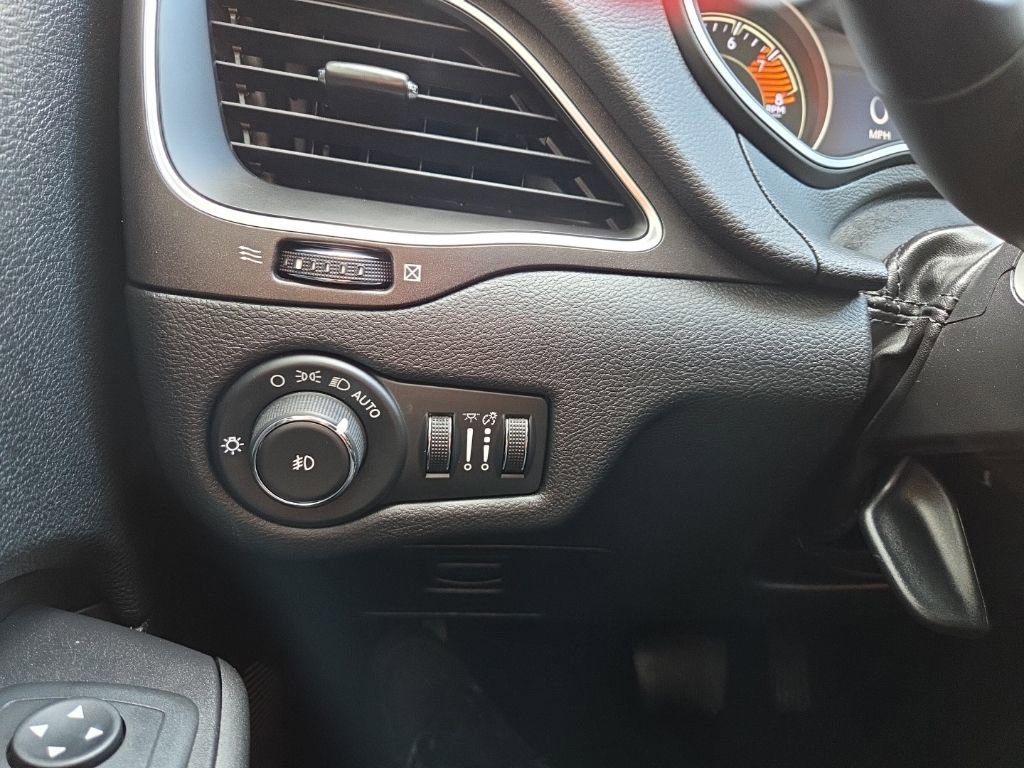 Used 2020 Jeep Cherokee Trailhawk w/ Technology Group image 37