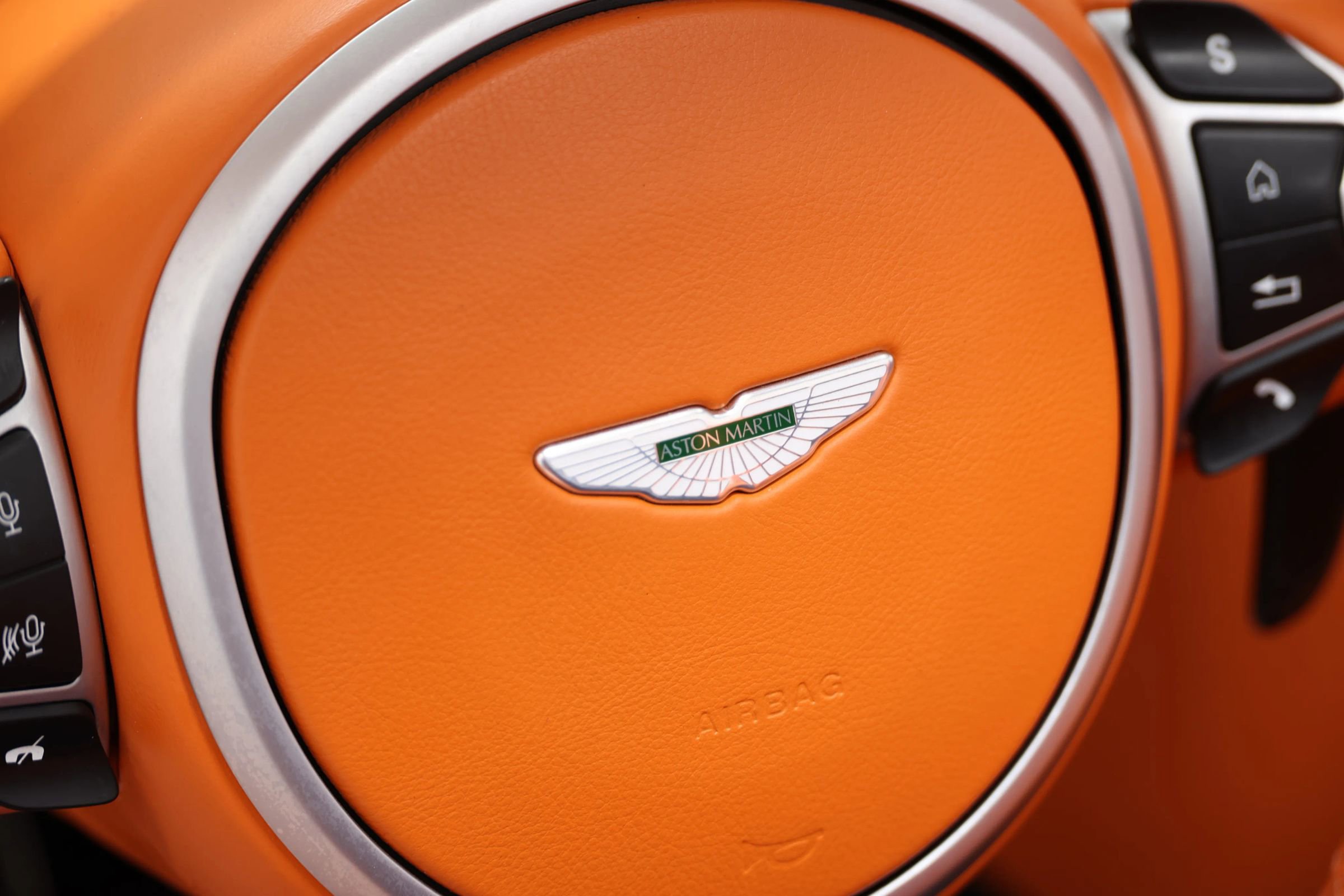 Used 2022 Aston Martin DBS Superleggera Volante RWD image 37