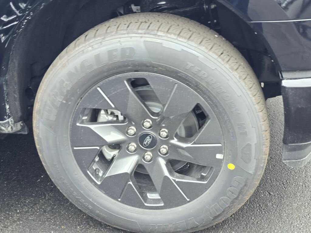 New 2025 Ford F150 Lightning Lariat image 4