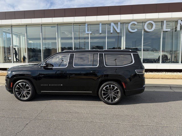 Used 2022 Jeep Grand Wagoneer Series III w/ Rear Seat Video Group 1 image 8