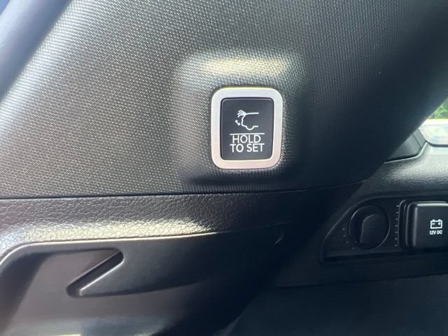 Used 2023 Jeep Grand Cherokee Overland w/ Luxury Tech Group IV AWD/4WD image 25