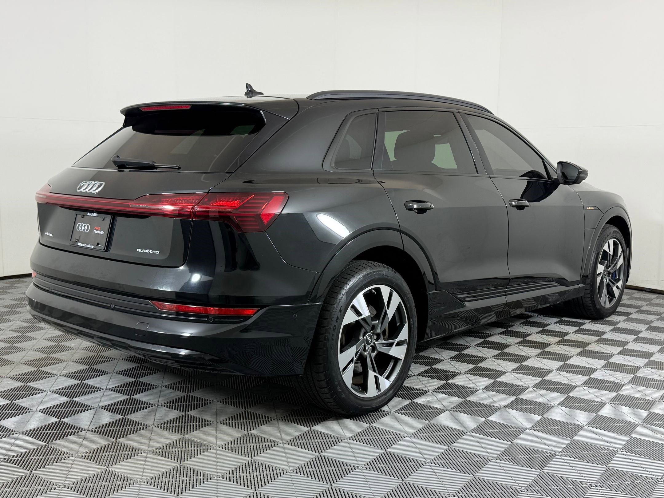 Used 2022 Audi e-tron Premium w/ Convenience Plus Package image 8