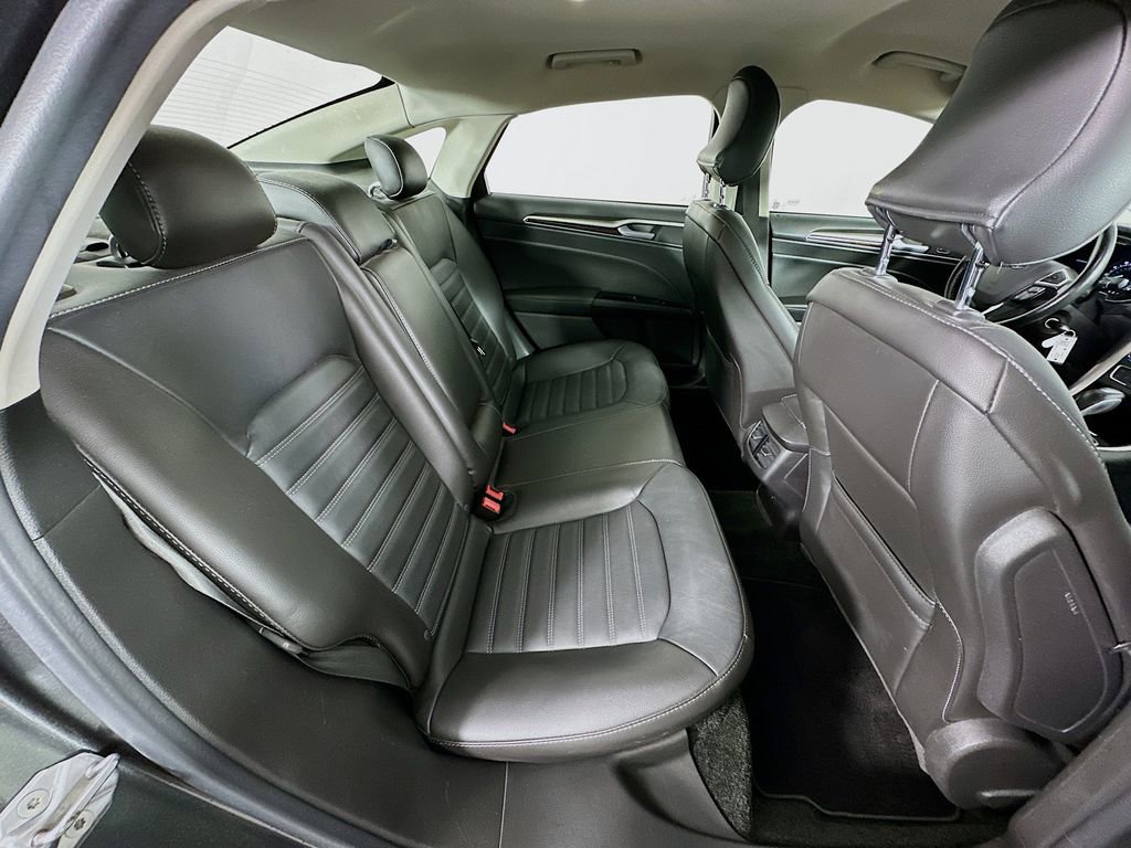 Used 2016 Ford Fusion SE w/ Equipment Group 202A image 29