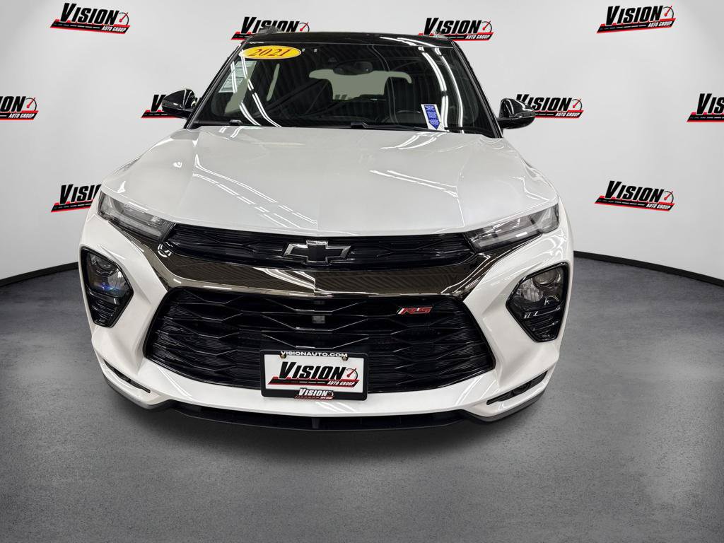 Used 2021 Chevrolet TrailBlazer RS w/ Sun and Liftgate Package AWD/4WD image 2