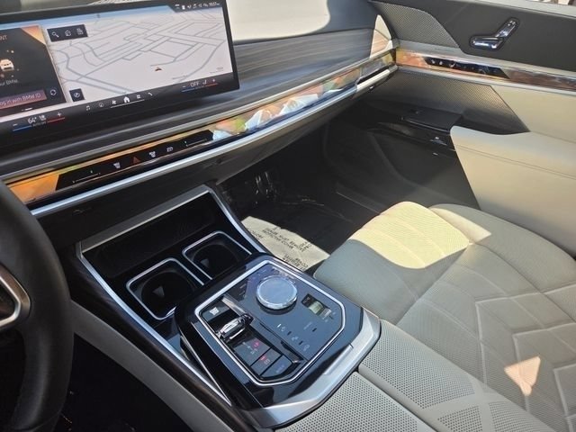 Used 2025 BMW 760i xDrive w/ Executive Package AWD/4WD image 34