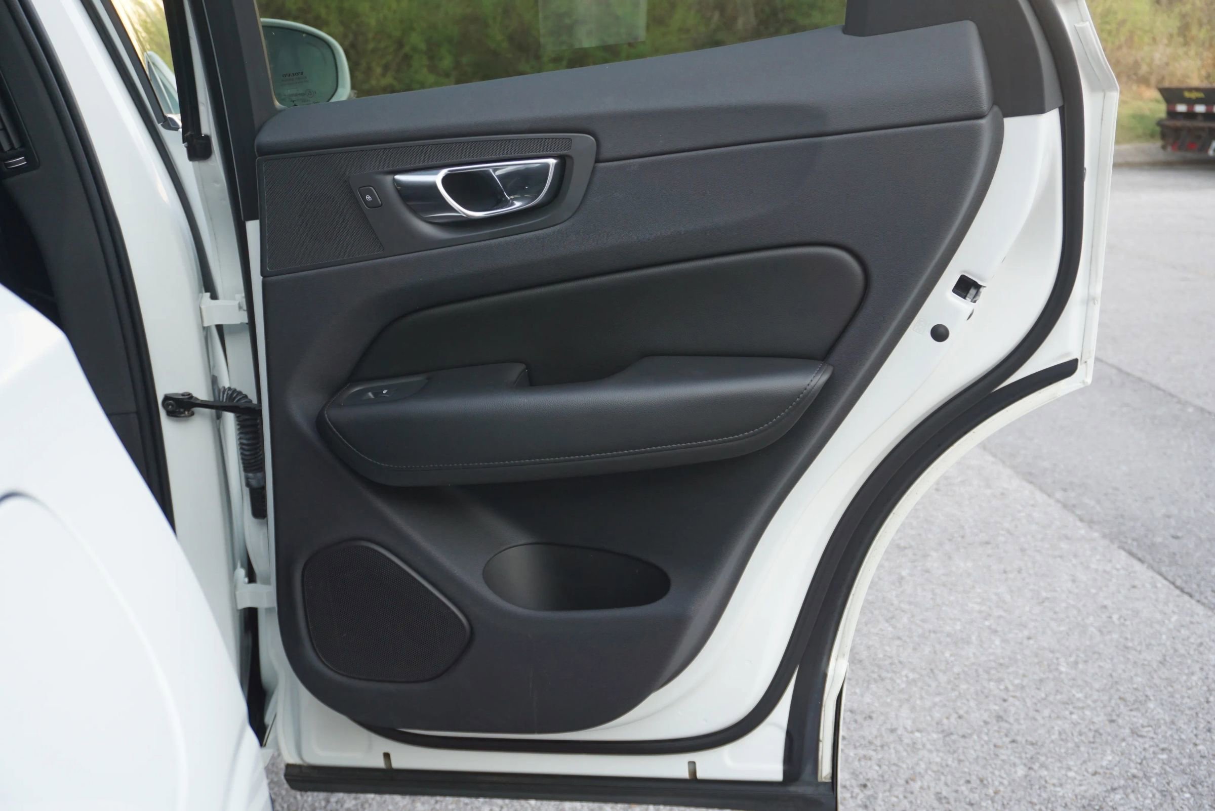 Used 2019 Volvo XC60 T5 Momentum w/ Multimedia Package image 15
