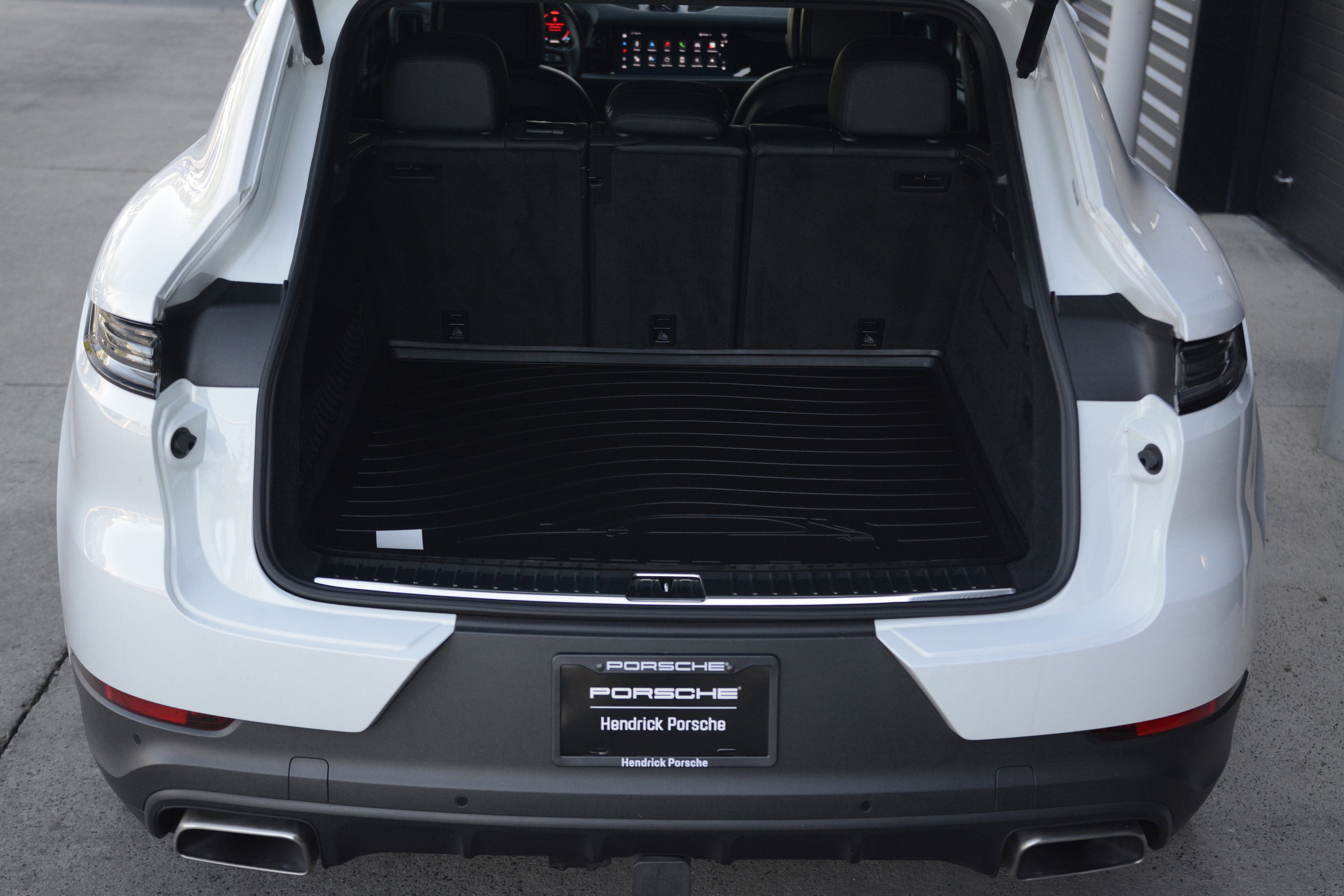 Certified 2024 Porsche Cayenne Coupe AWD/4WD image 37