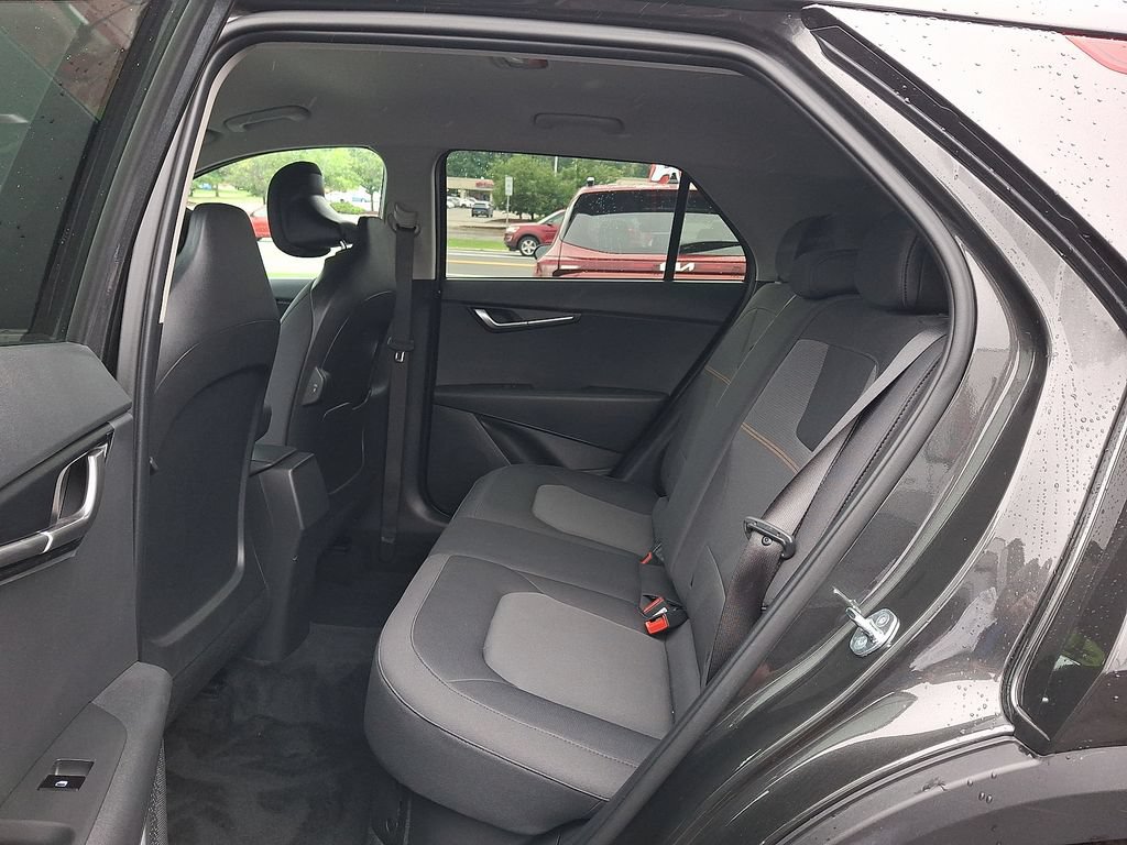 Certified 2023 Kia Niro LX FWD image 11