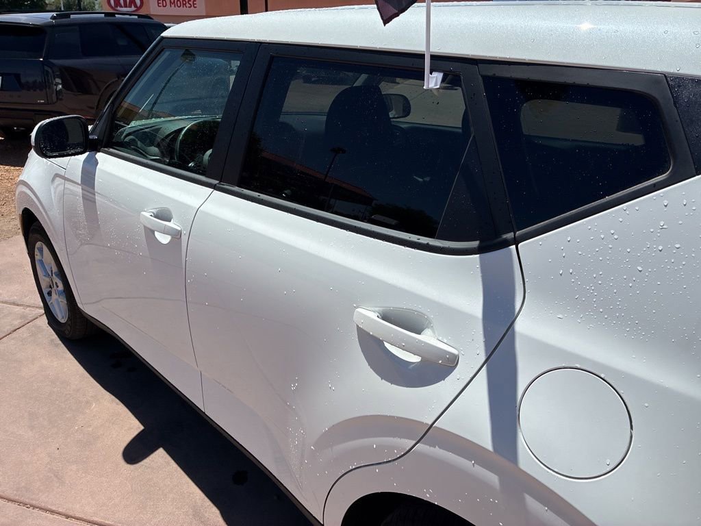 Used 2025 Kia Soul LX FWD image 13