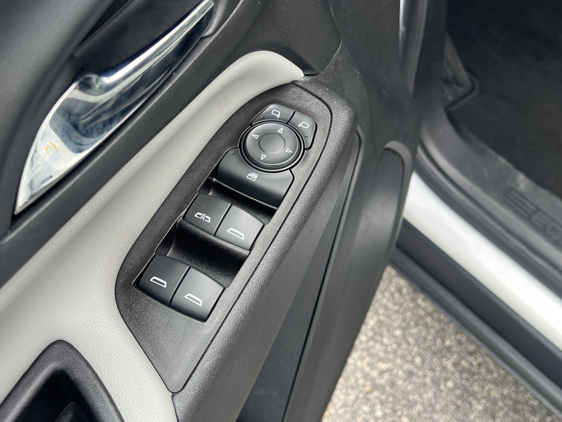 Used 2020 Chevrolet Equinox LS FWD image 15