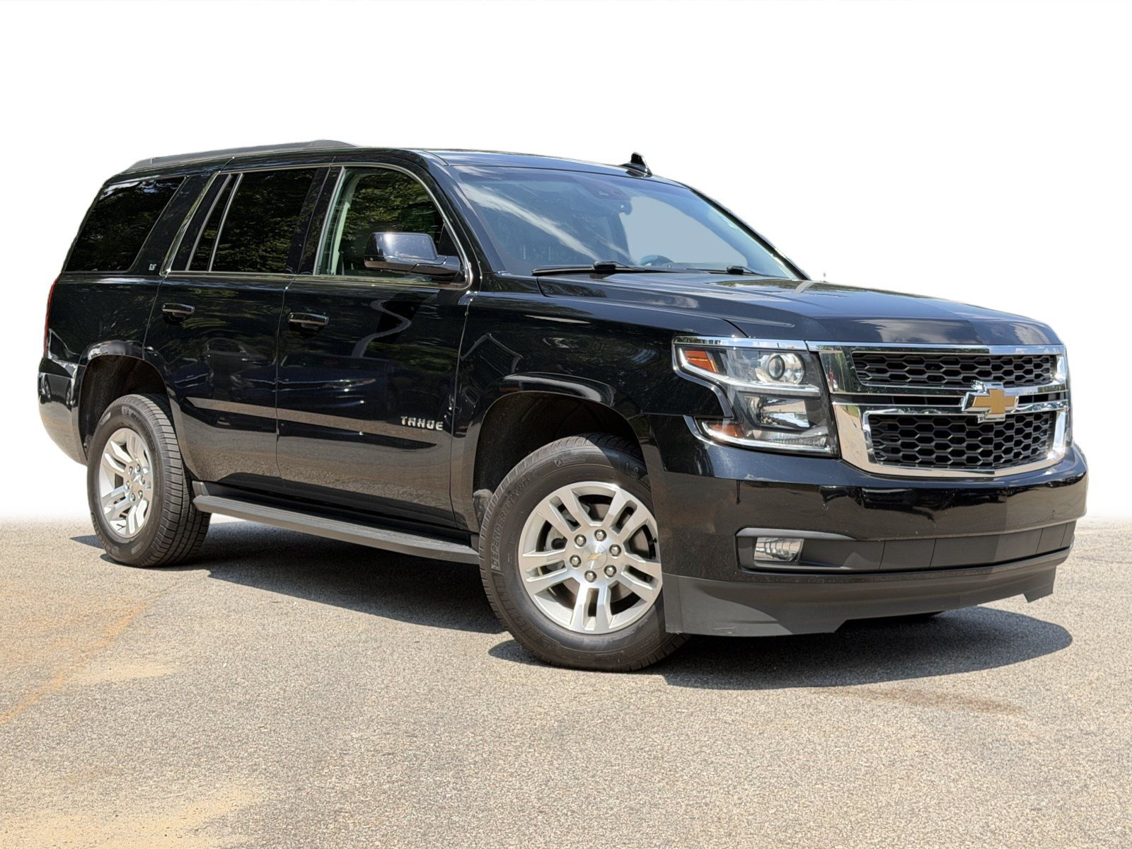 Used 2018 Chevrolet Tahoe LT w/ Luxury Package RWD image 2