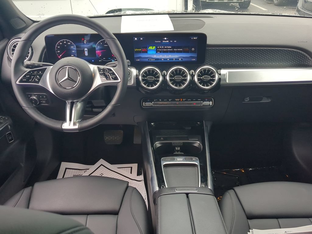 Used 2024 Mercedes-Benz GLB 250 image 2