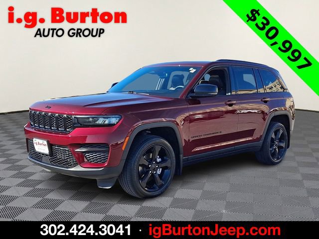 Used 2023 Jeep Grand Cherokee Altitude image 3