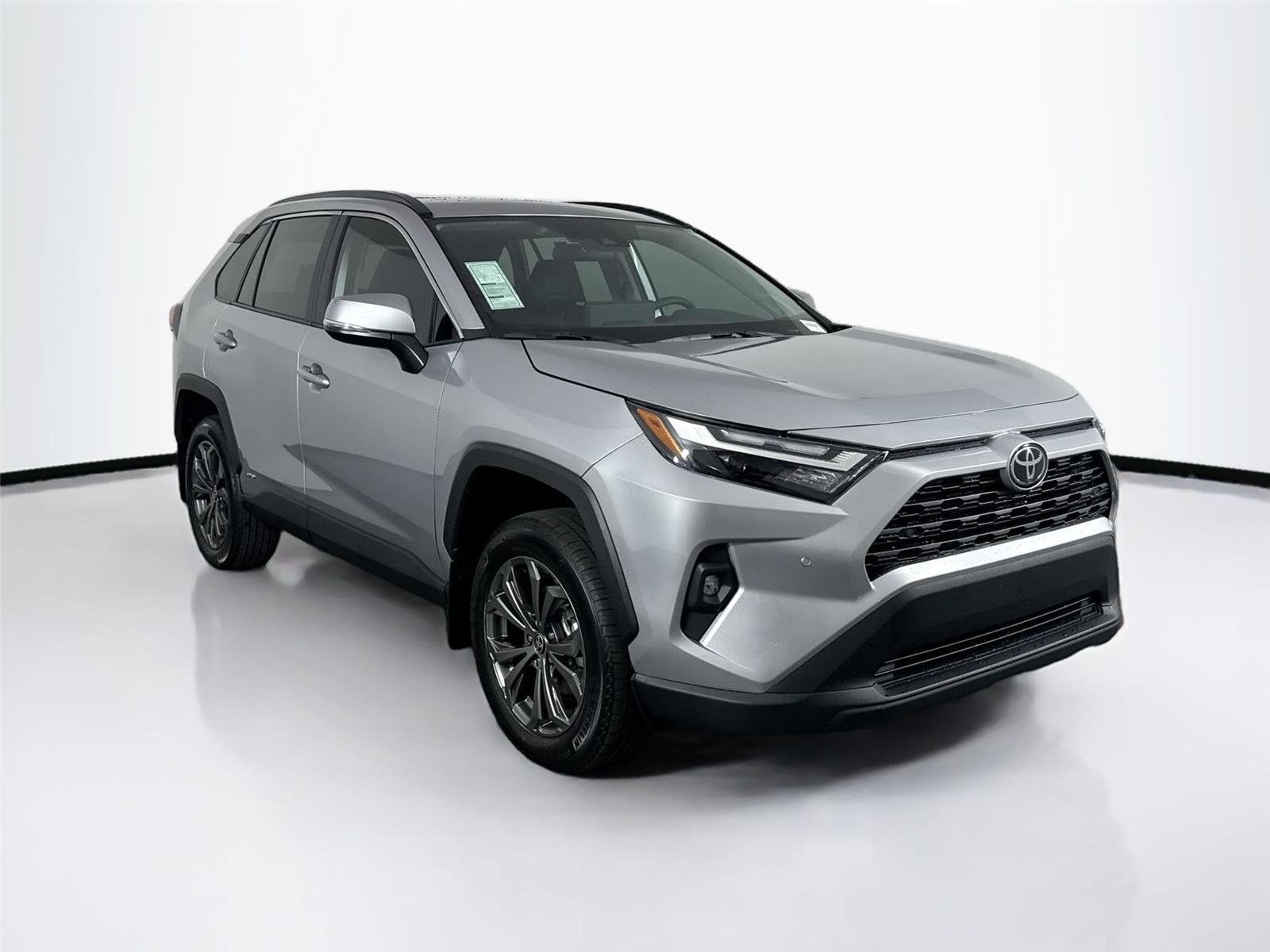 Used 2025 Toyota RAV4 XLE Premium image 4