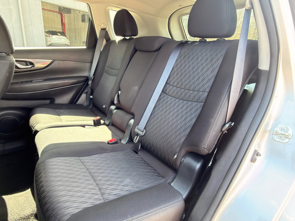 Used 2018 Nissan Rogue SV w/ Premium Package image 20