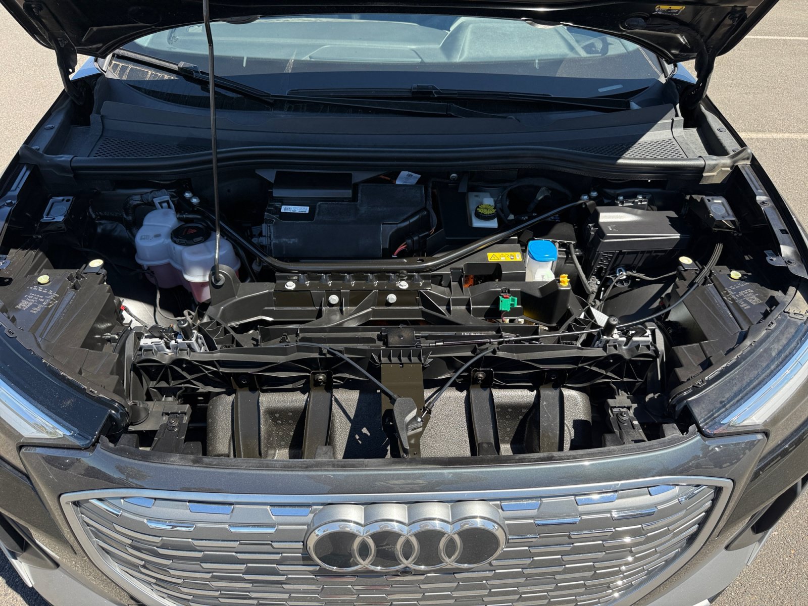 Used 2023 Audi Q4 e-tron Premium w/ Convenience Package AWD/4WD image 20