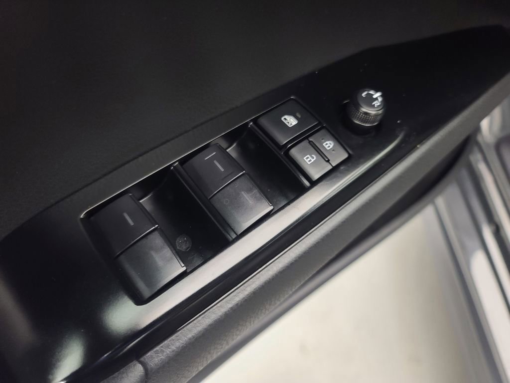 Used 2025 Toyota Camry SE image 23