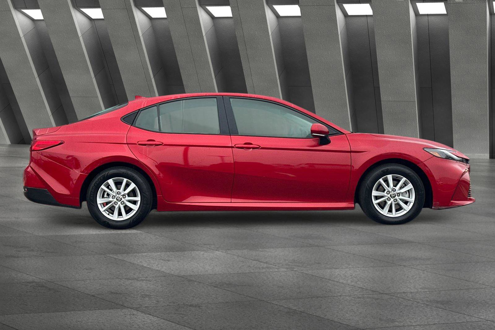 Used 2025 Toyota Camry LE image 3