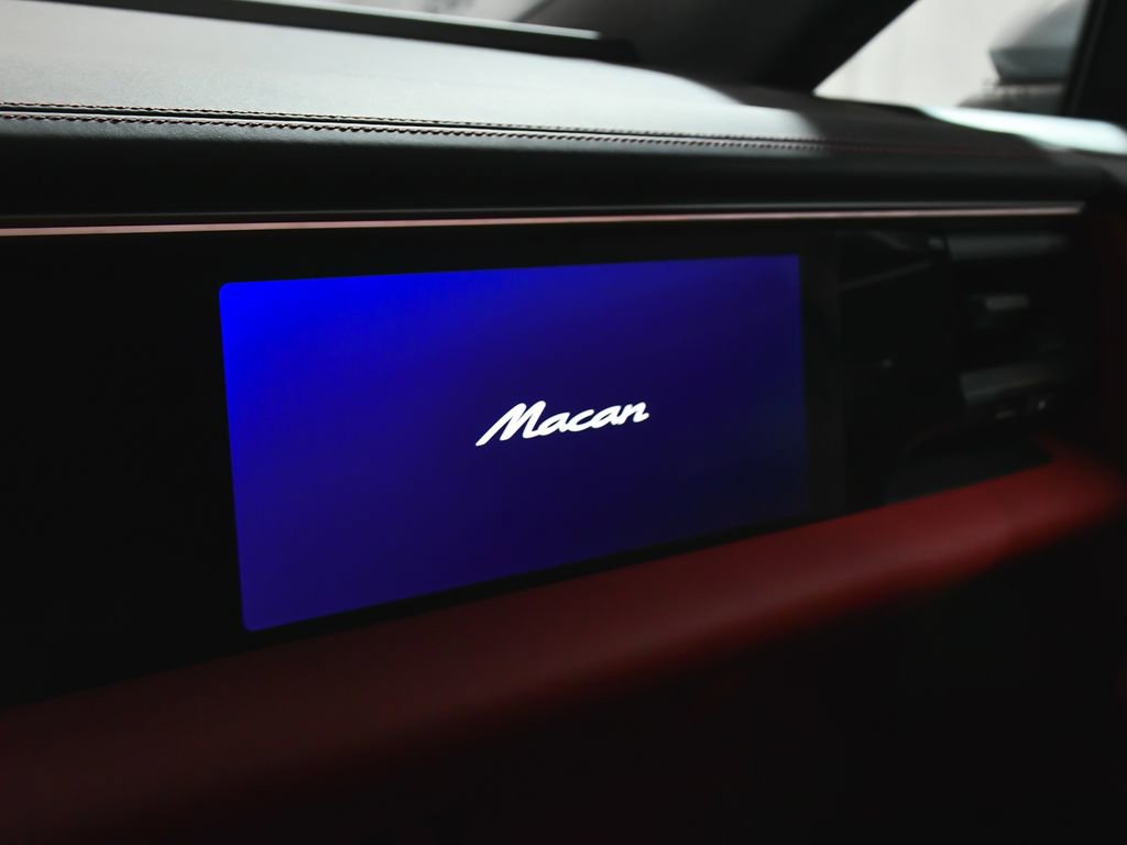 Used 2025 Porsche Macan 4 Electric AWD/4WD image 32