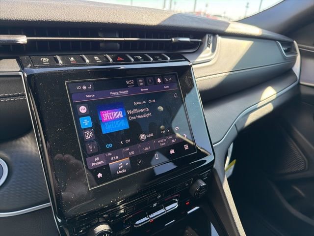New 2025 Jeep Grand Cherokee Altitude image 13