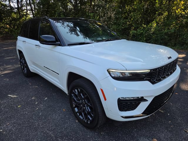 Used 2025 Jeep Grand Cherokee Summit w/ Obsidian Package AWD/4WD image 3