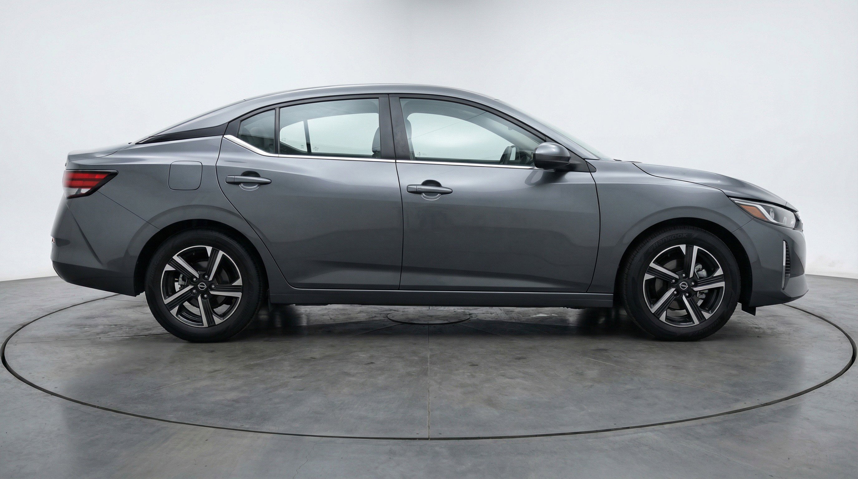 Used 2025 Nissan Sentra SV FWD image 11
