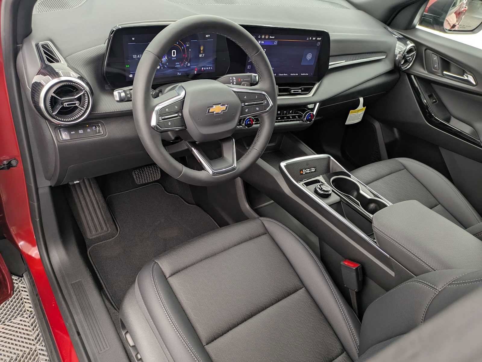 New 2026 Chevrolet Equinox LT AWD/4WD image 2