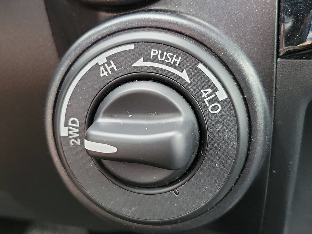 Used 2021 Nissan Titan PRO-4X w/ Pro-4x Convenience Package AWD/4WD image 33