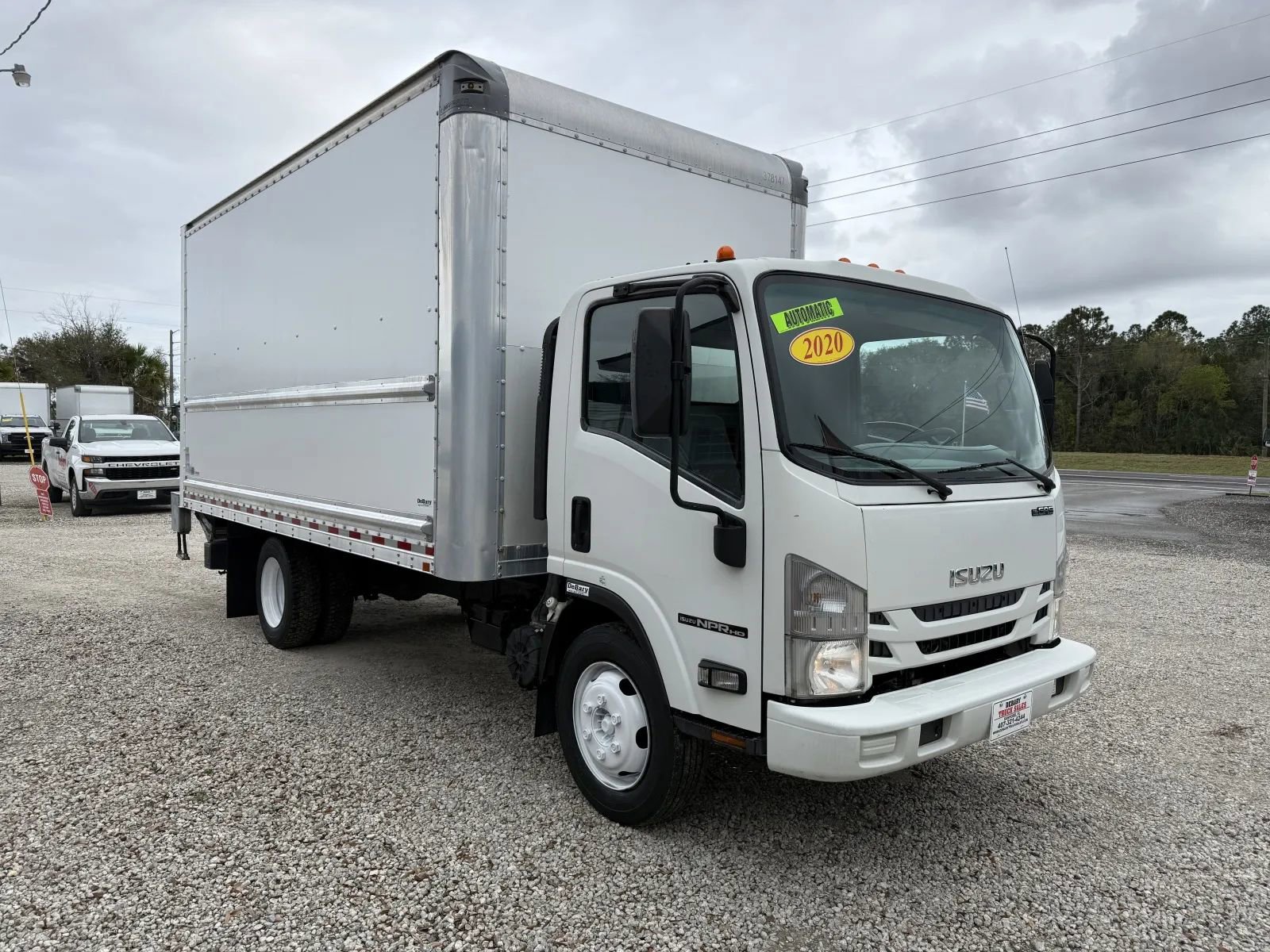 Used 2020 Isuzu NPR image 3