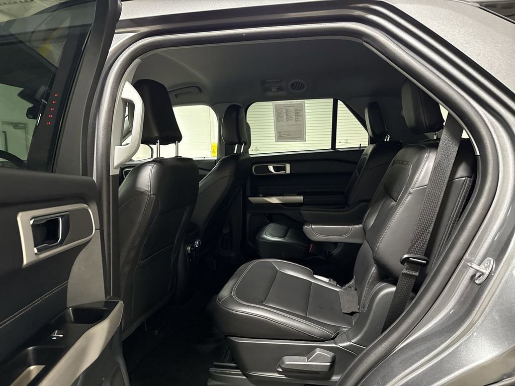 Used 2022 Ford Explorer XLT w/ Equipment Group 202A AWD/4WD image 22