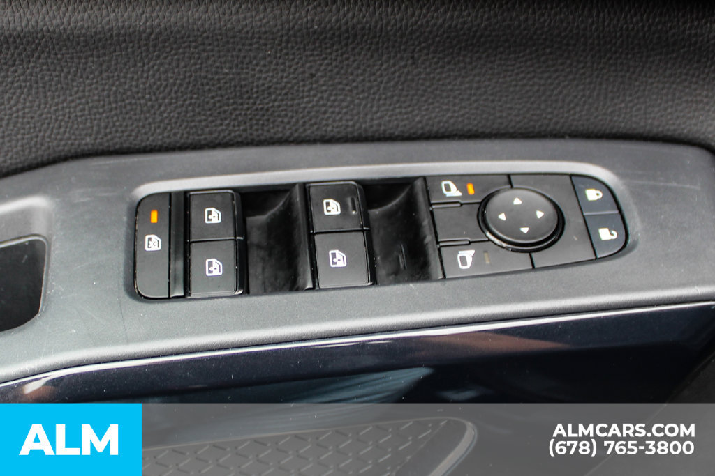 Used 2025 Nissan Pathfinder SV FWD image 37