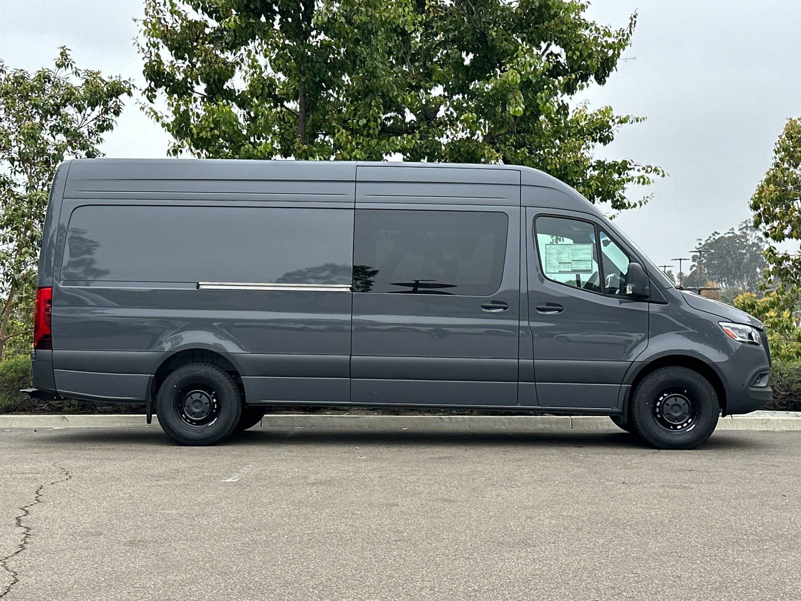 Used 2024 Mercedes-Benz Sprinter 2500 image 2
