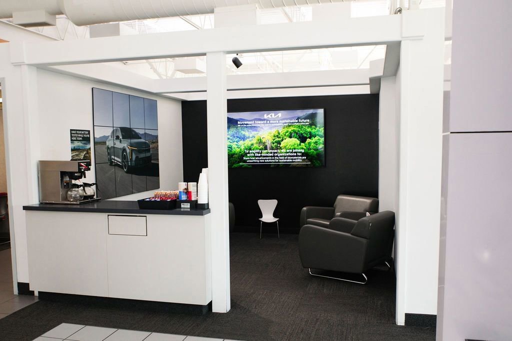 Used 2023 Kia Telluride LX image 11