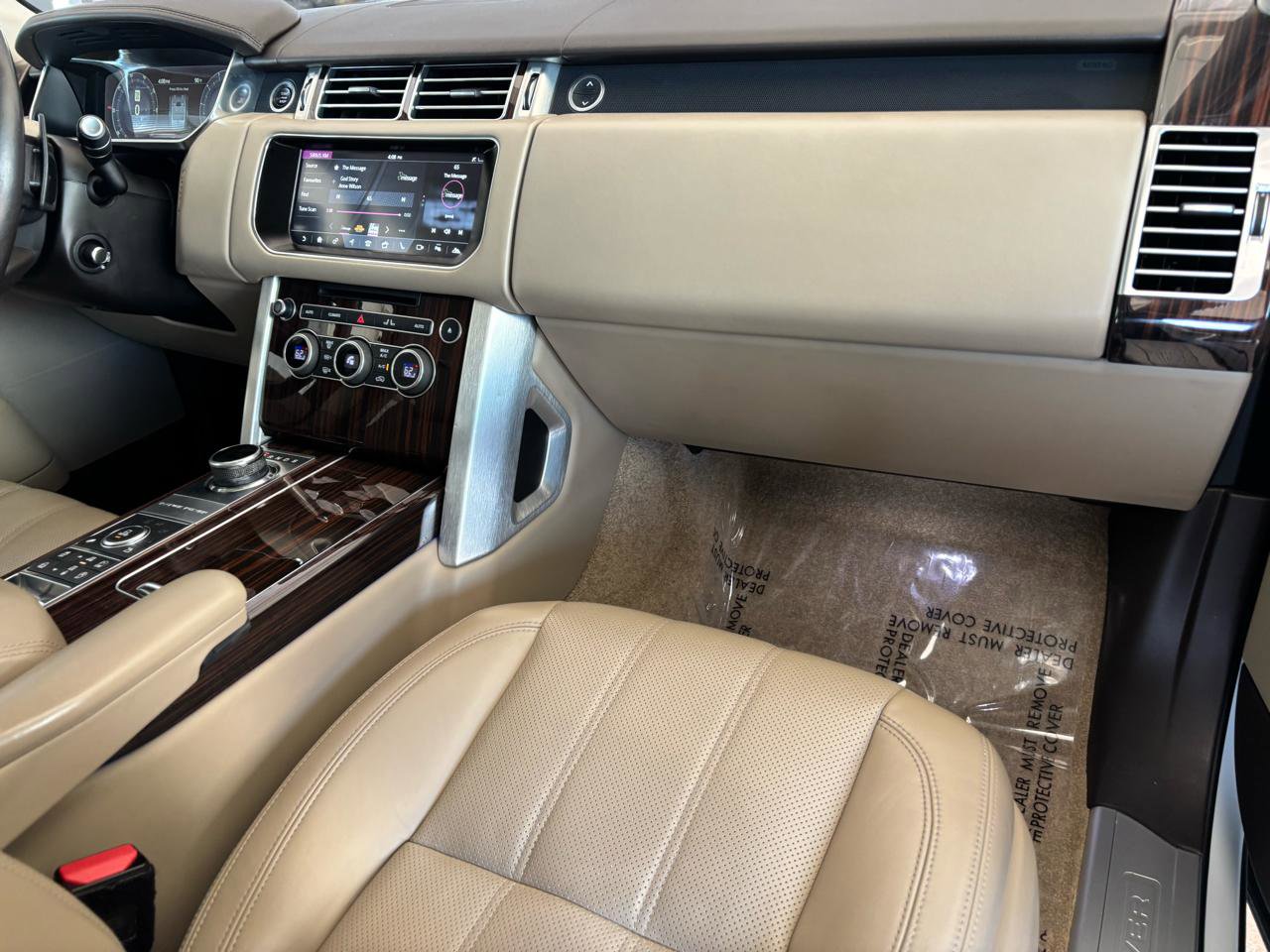 Used 2017 Land Rover Range Rover HSE image 31