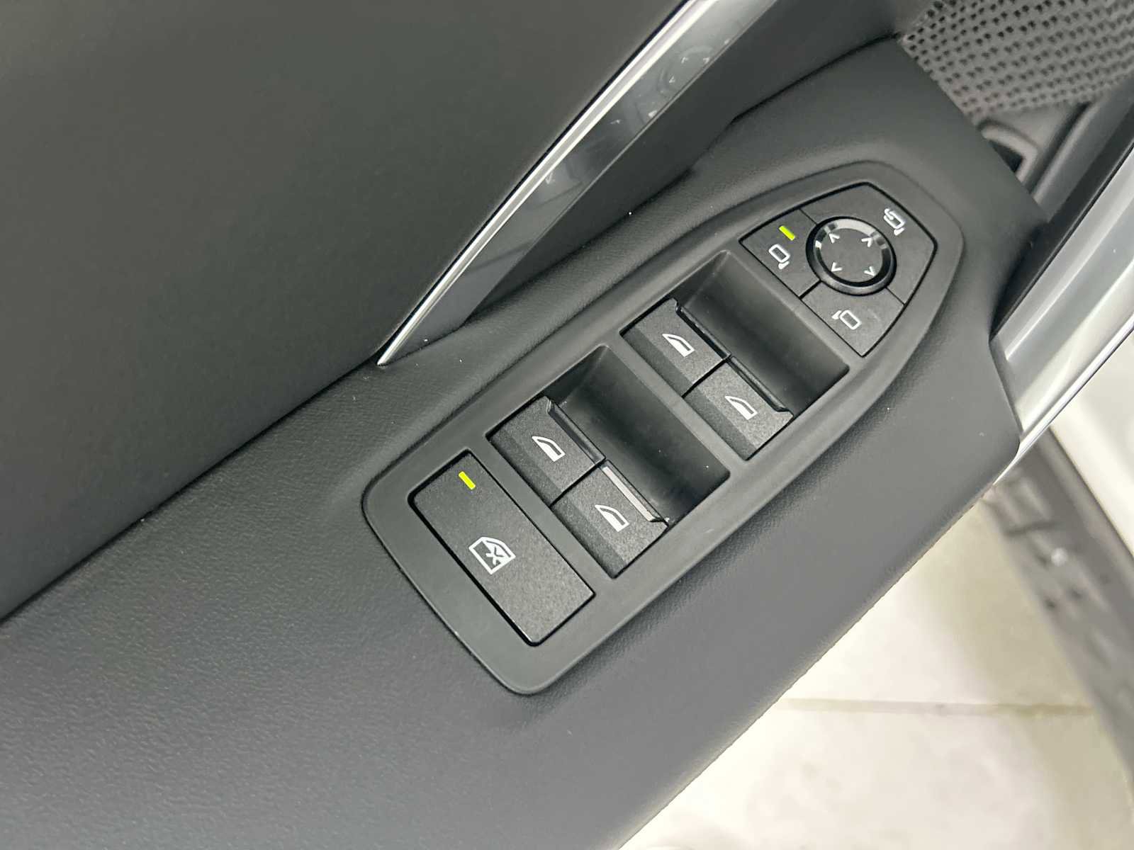 Used 2025 BMW X2 xDrive28i w/ Technology Package image 15