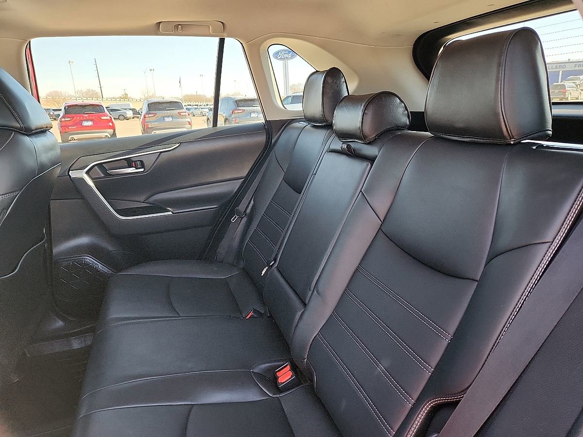 Used 2021 Toyota RAV4 XLE Premium FWD image 5