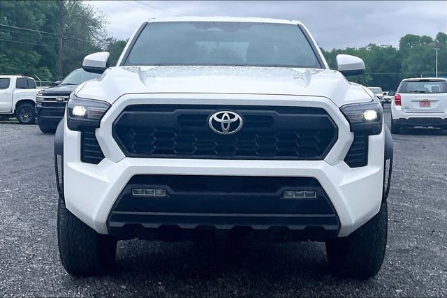Used 2024 Toyota Tacoma TRD Off-Road AWD/4WD image 2