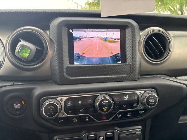 Used 2023 Jeep Gladiator Sport AWD/4WD image 15
