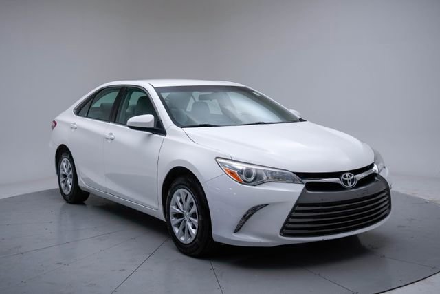 Used 2015 Toyota Camry LE image 24