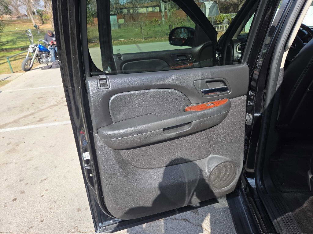 Used 2012 GMC Yukon XL SLT w/ SLT-2 Equipment Package image 23