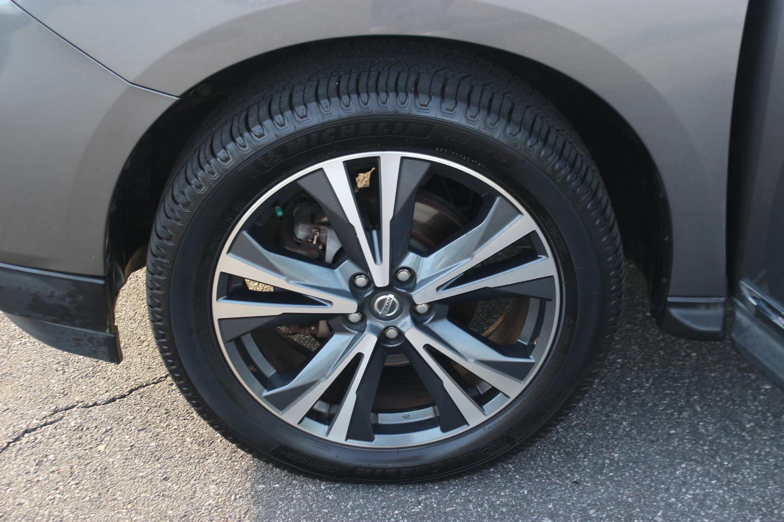 Used 2020 Nissan Pathfinder Platinum image 44