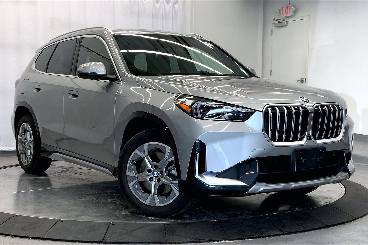 Used 2025 BMW X1 xDrive28i AWD/4WD image 7