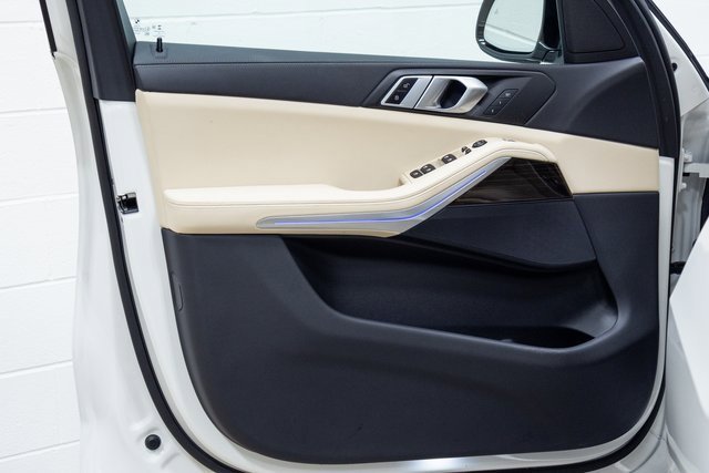 Used 2021 BMW X5 xDrive40i w/ Convenience Package image 13