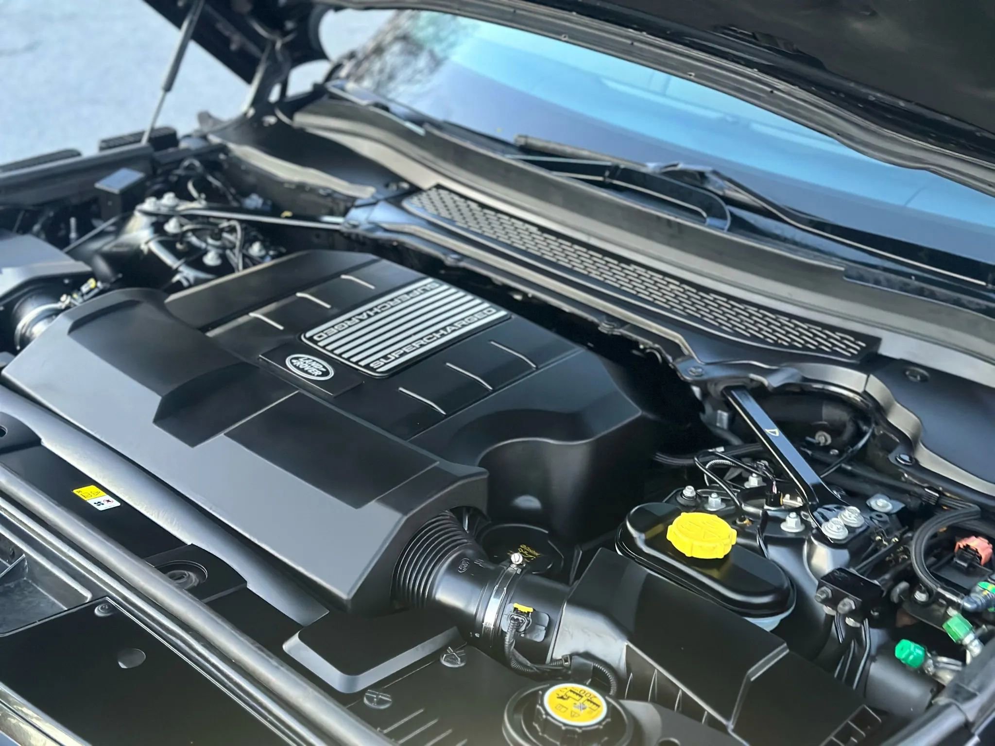 Used 2015 Land Rover Range Rover Supercharged image 77