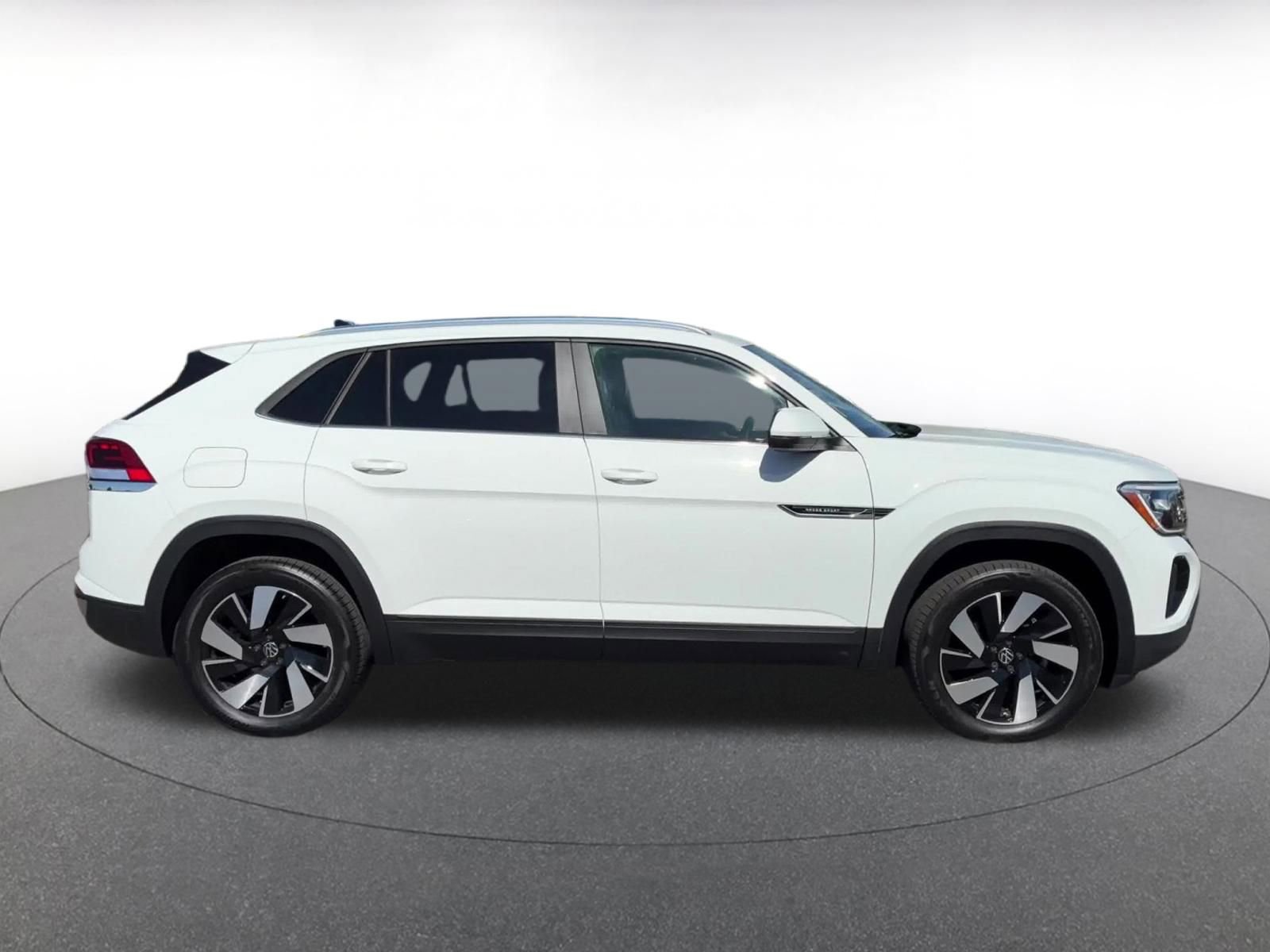 Used 2025 Volkswagen Atlas Cross Sport SE image 16