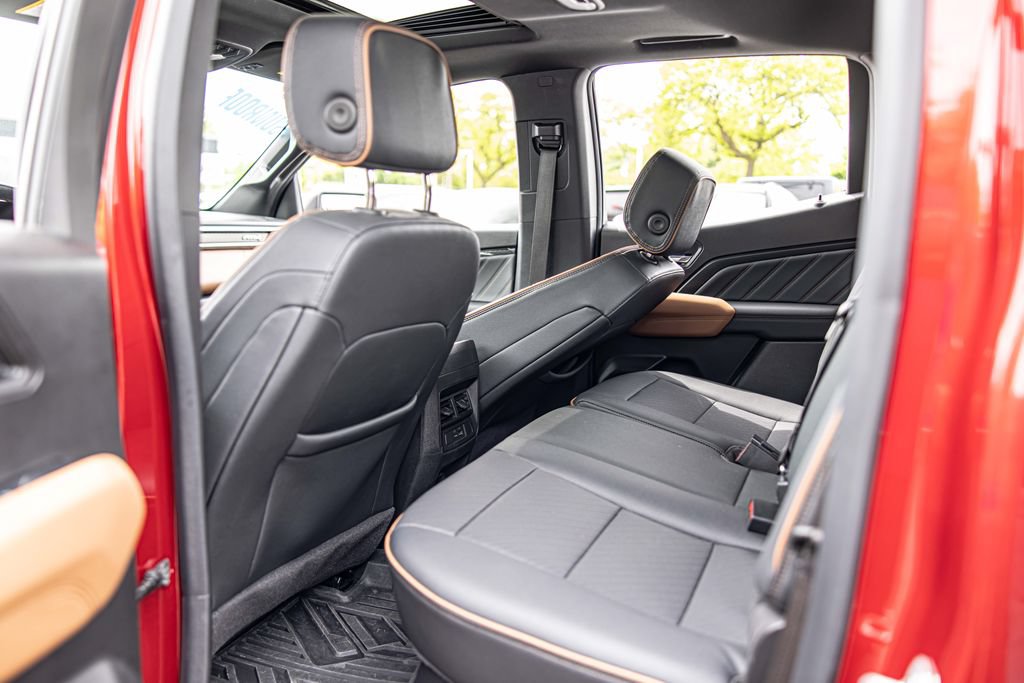 Used 2024 GMC Canyon AT4 w/ AT4 Premium Package AWD/4WD image 32