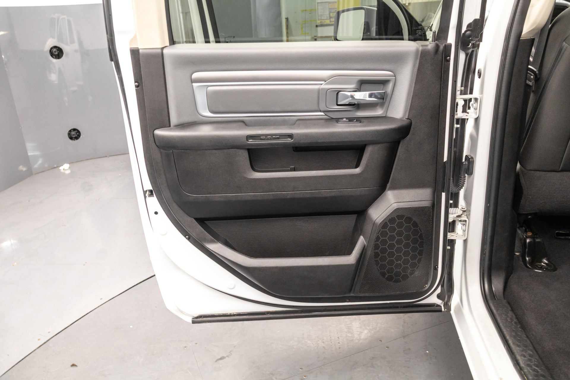 Used 2022 RAM 1500 Classic SLT w/ Electronics Group AWD/4WD image 33