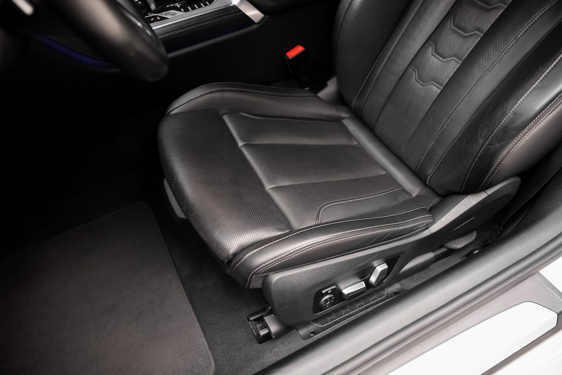 Used 2023 BMW M850i xDrive Coupe w/ M Sport Professional Package image 63