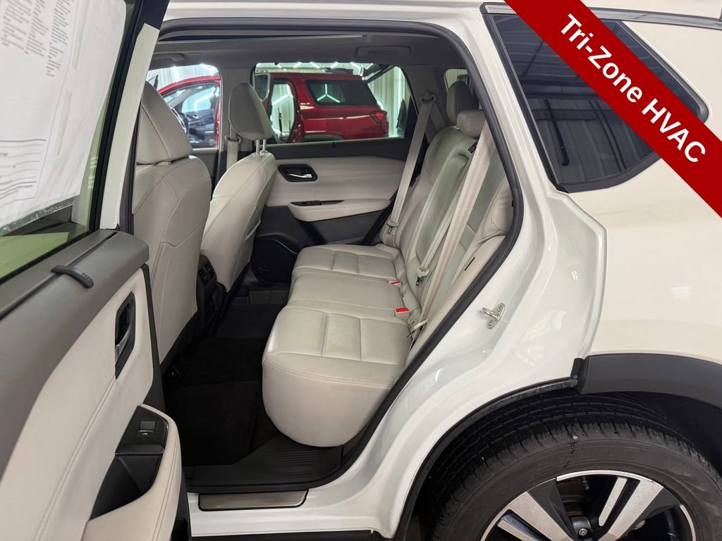 Used 2023 Nissan Rogue SL w/ SL Premium Package image 31